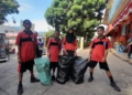 HUT ke-63, SMPN 1 Jayapura Gelar Jalan Santai Sambil Pungut Sampah