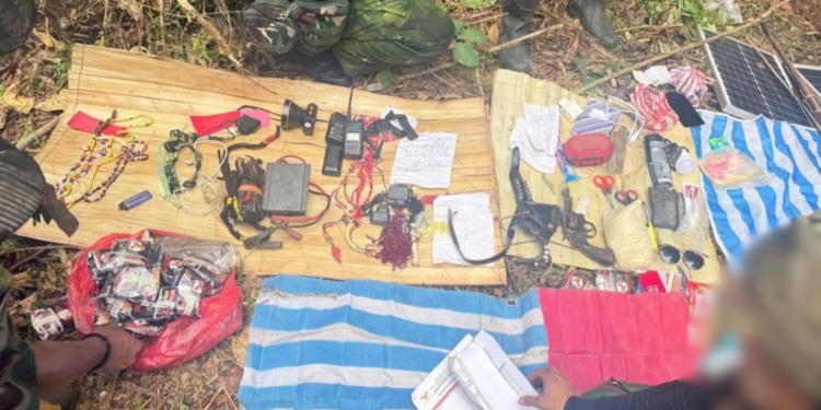 Operasi Gabungan TNI Kuasai Markas OPM di Maybrat, Amankan Senjata hingga Bendera Bintang Kejora