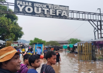 Foto Humas Pemkot Jayapura / Situasi sekitar Pasar Yoiutefa dilanda  banjir  Jumat (9/10).