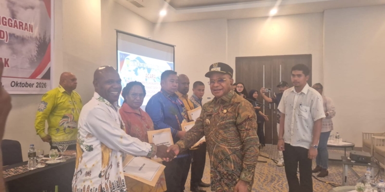Bupati Elvis Tabuni Serahkan DPPA-SKPD Perubahan 2026 kepada Seluruh OPD Puncak
