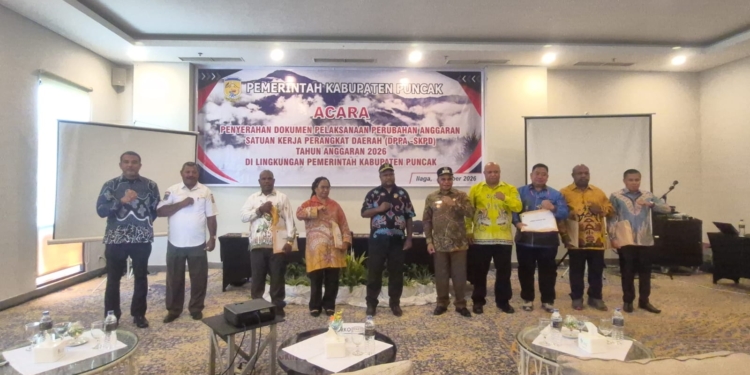 Serahkan DPPA-SKPD TA 2026, Elvis Tabuni Minta OPD Puncak Prioritaskan Anggaran untuk Kebutuhan Masyarakat