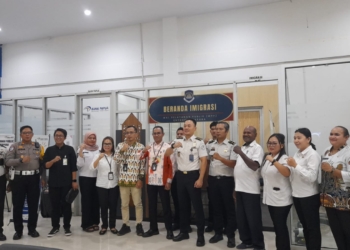 Foto Andika / Keterangan Foto: Foto bersama dalam Peresmian Beranda Imigrasi Di Area Mal Pelayanan Publik Entrop Jayapura Selatan Kota Jayapura, Rabu (28/10).